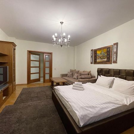Arenda Apartments - Surganova,5A Minsk Eksteriør billede