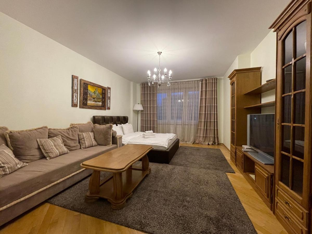 Arenda Apartments - Surganova,5A Minsk Eksteriør billede