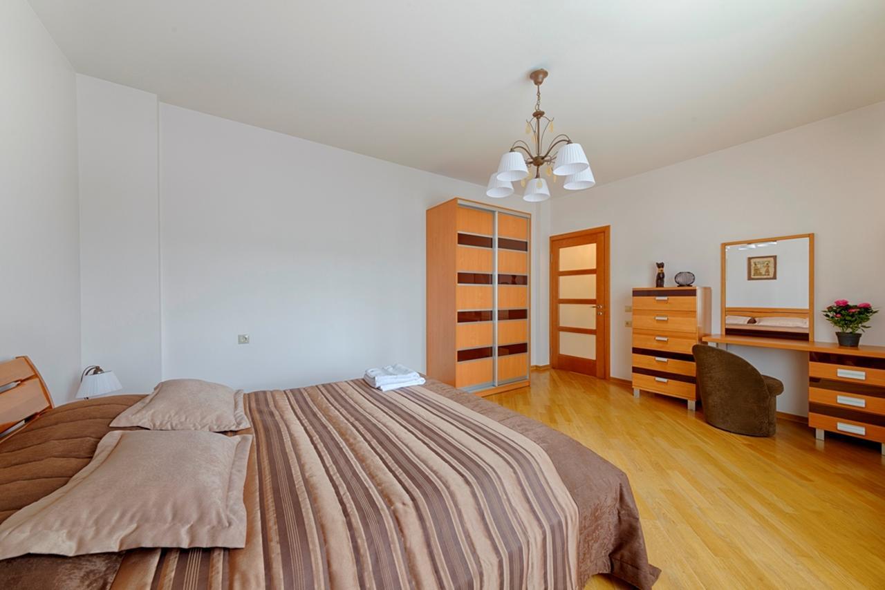 Arenda Apartments - Surganova,5A Minsk Eksteriør billede